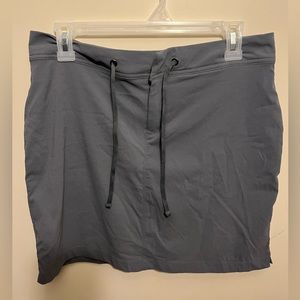 Women’s Columbia skort, size 6, 17 inches long